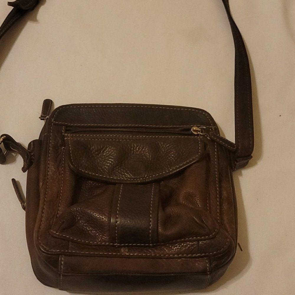Fossil vintage crossbody leather organizer.‎